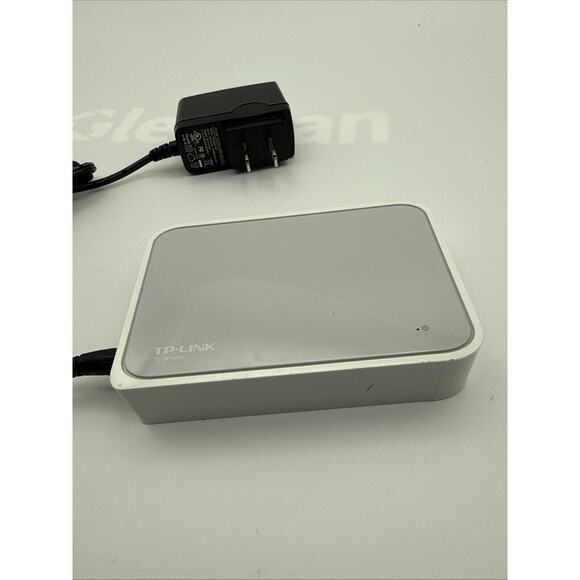 TP-LINK TL-SF1005D 5-Port 10/100Mbps Desktop Switch - Picture 3 of 7